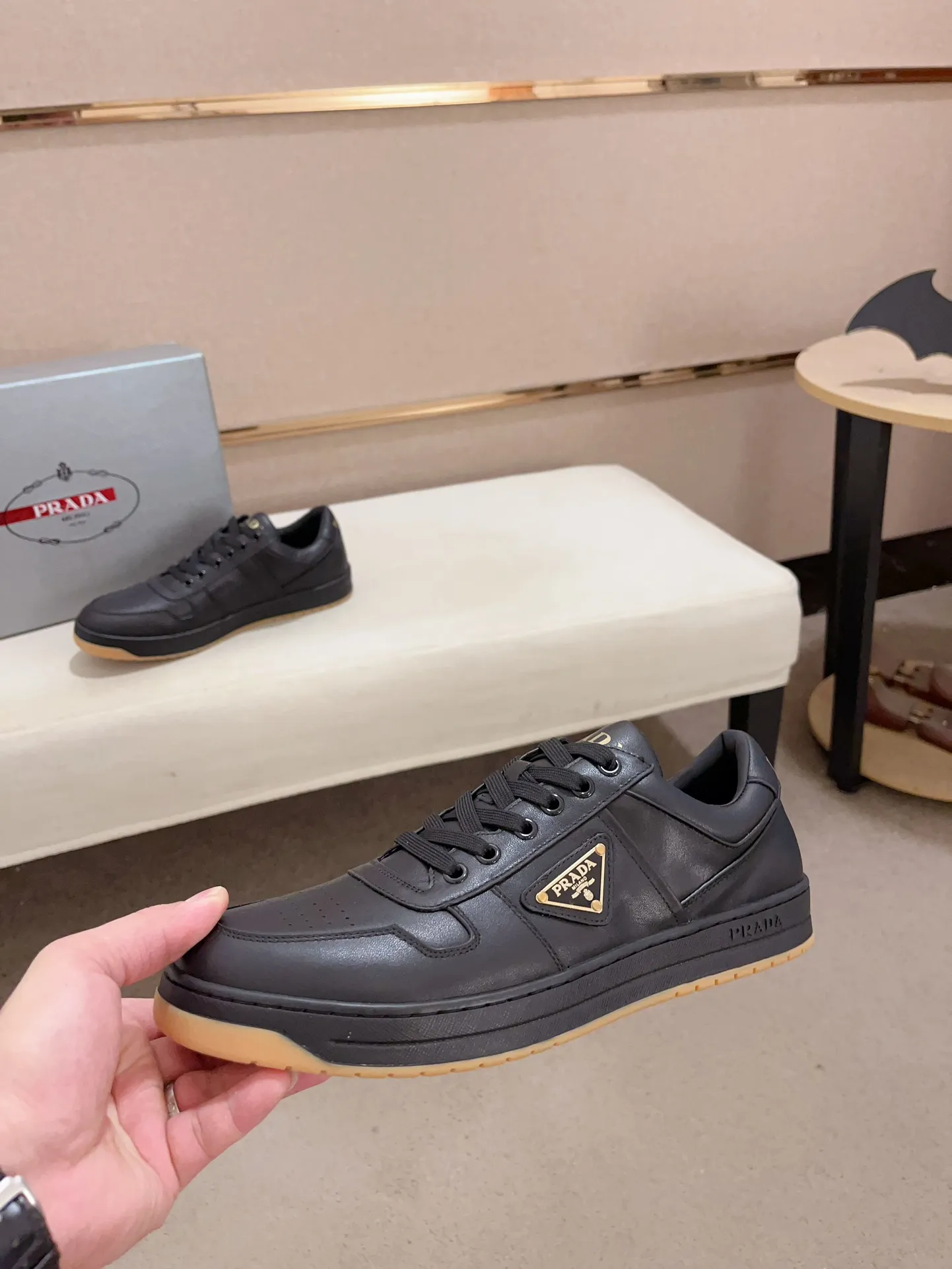 Factory price 540💰 ✔️✔️✔️High version High-quality new PRADA counters are available simultaneously, new men's shoes, 😘Material: Made of patent cowhide with breathable mesh. Inside: cowhide with breathable mesh 👍🏿 high-end ☄️ open-molded non-slip rubber outsole, exquisite lines, simple and elegant, comfortable and high-end for leisure travel. Code number: 38 to 44 (45 can be customized and 46 cannot be returned or exchanged)